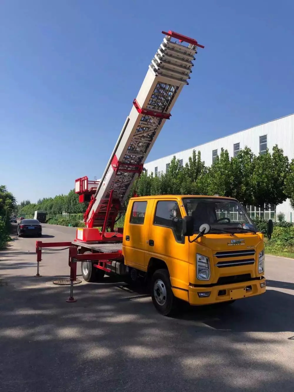 东阿附近的云梯车出租服务：轻松解决高空作业需求