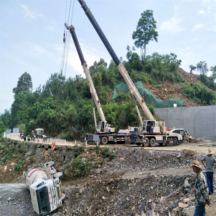 东阿汽车掉沟里叫吊车救援要多少钱